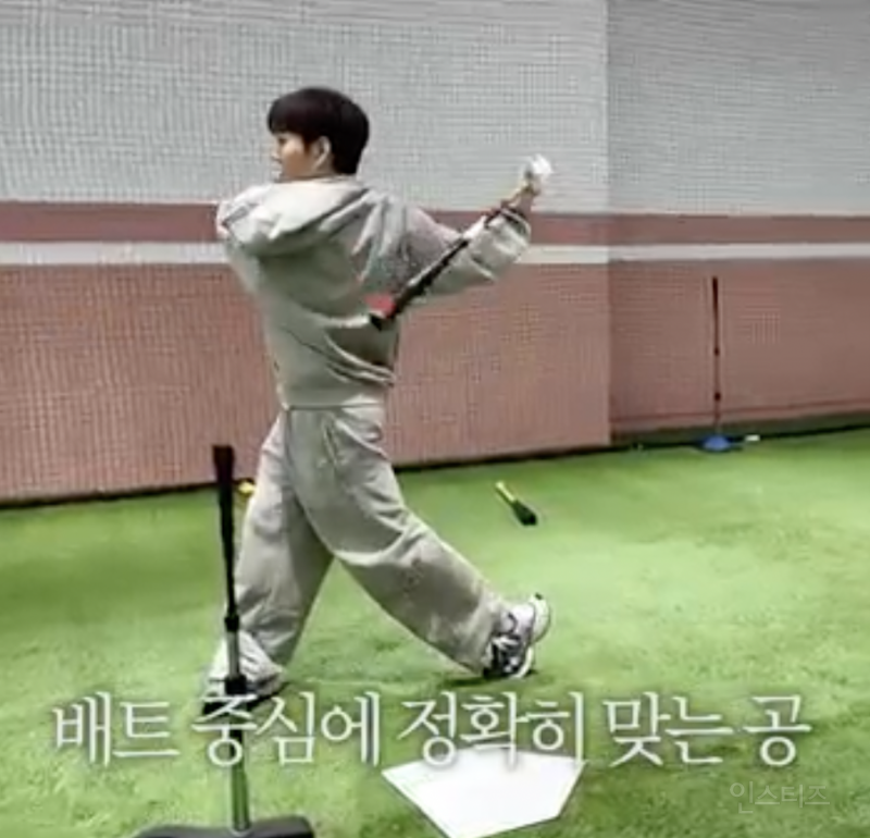 생각보다 운동신경이 꽤나 좋은듯한 이창섭 야구실력...JPG | 인스티즈
