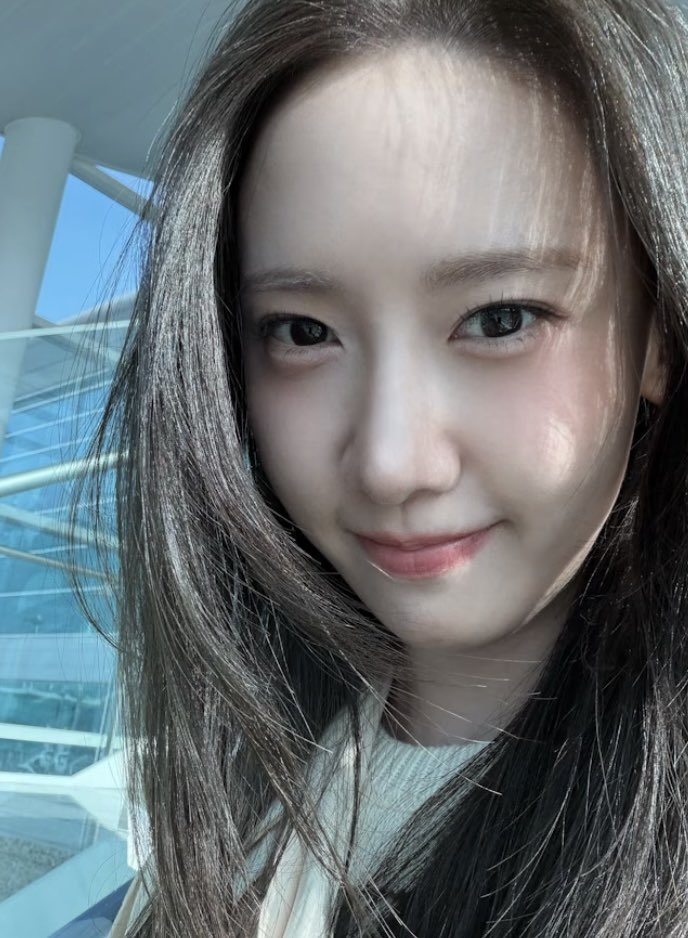 [잡담] 윤아) 윤아 런던 가는 비행기 탑승 전에 찍은 인증셀카 | 인스티즈