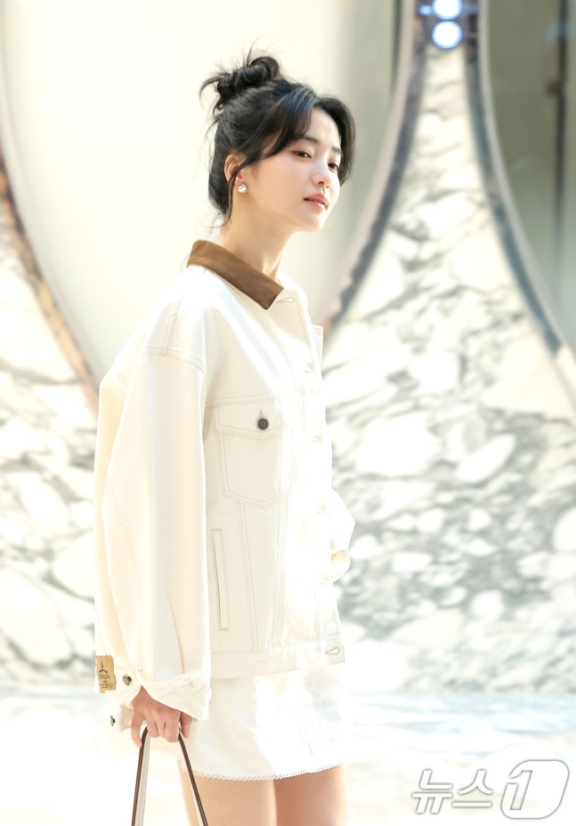 [잡담] 오늘자 프라다 화이트 썬 포토콜 참석한 여자 셀럽들 | 인스티즈