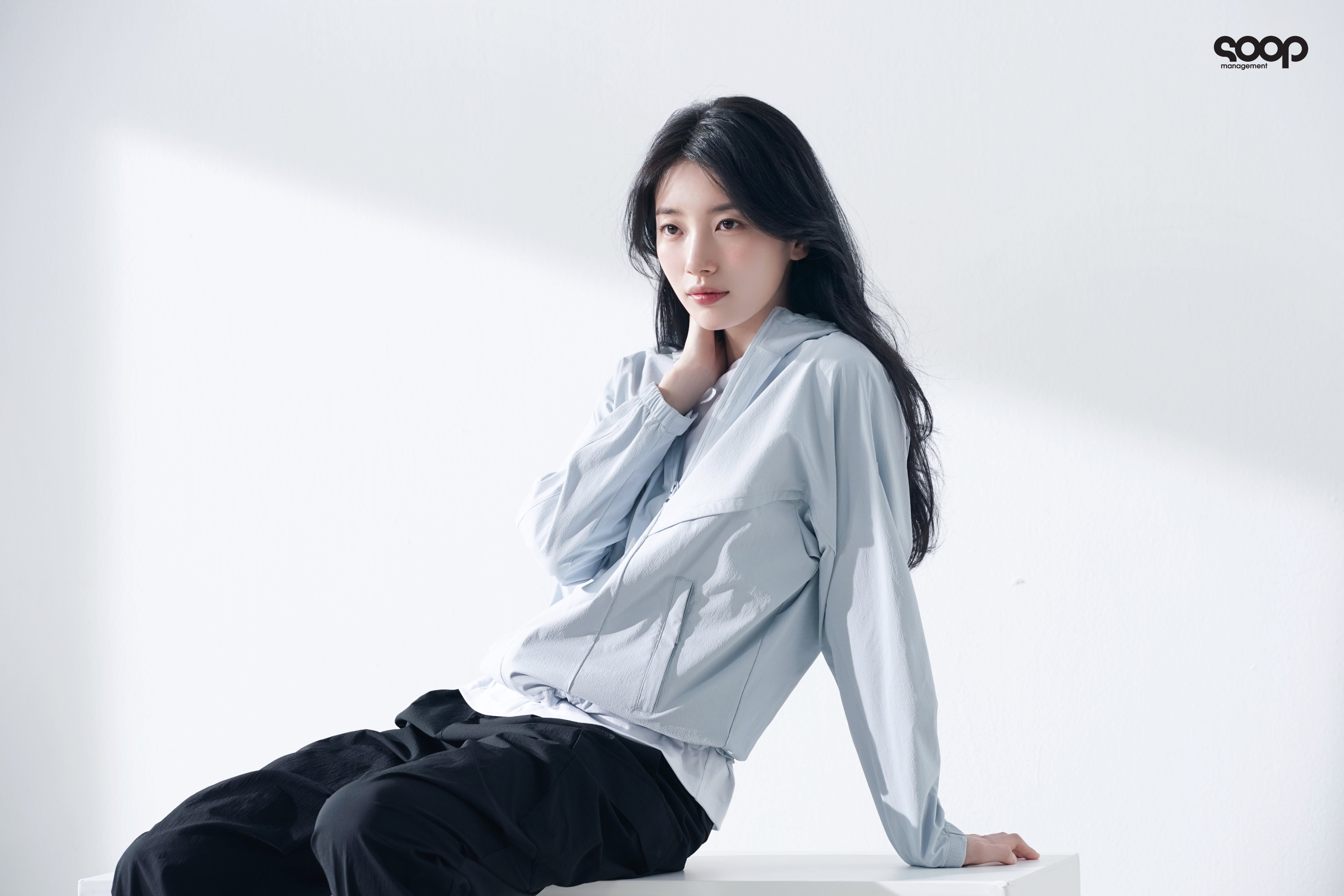 [잡담] 수지 소속사 인스타 K2 비하인드 사진 업뎃 | 인스티즈