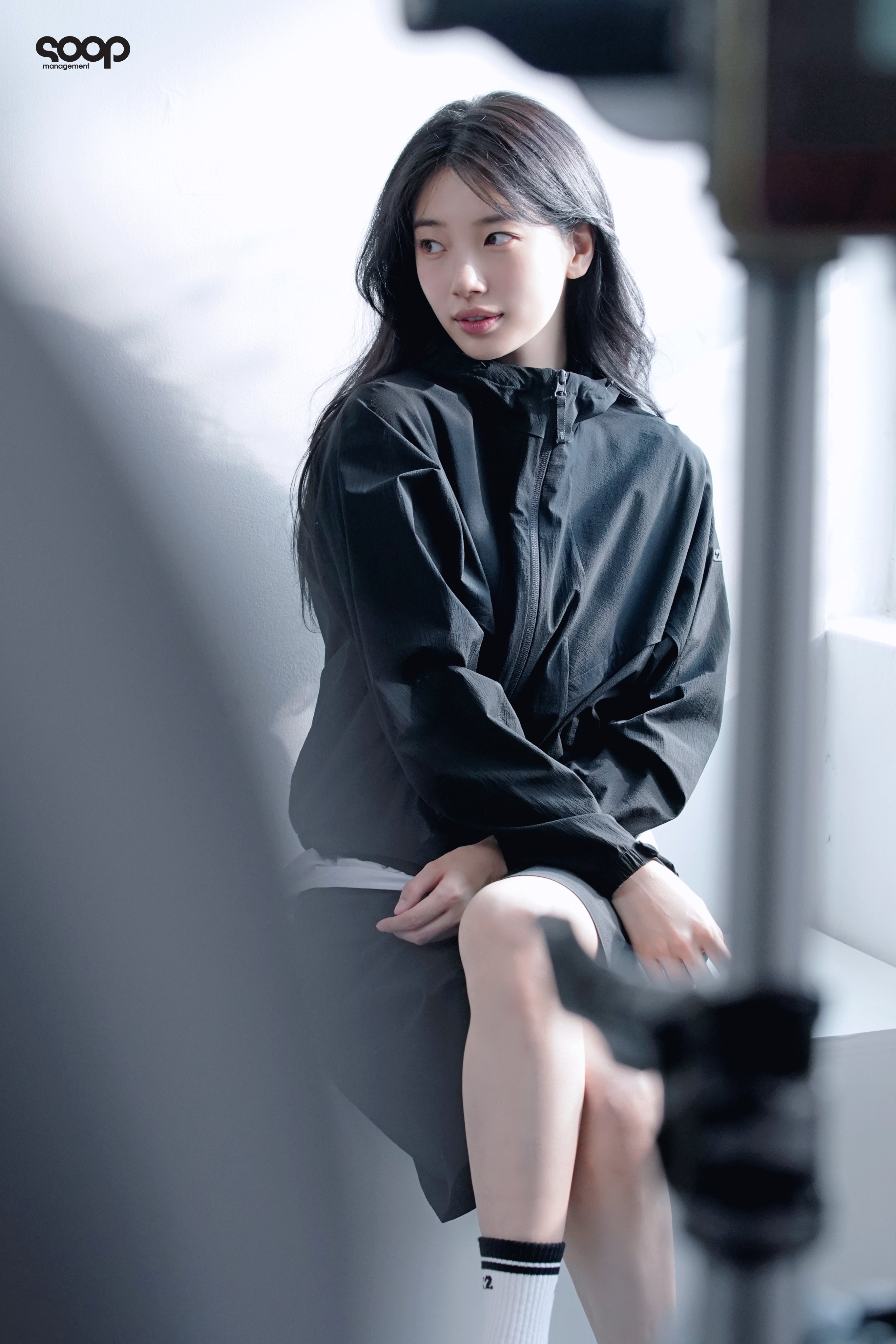 [잡담] 수지 소속사 인스타 K2 비하인드 사진 업뎃 | 인스티즈
