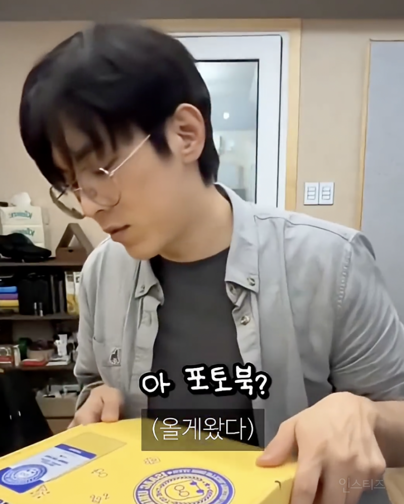 자기 얼굴을 못보는 10년차 가수…JPG | 인스티즈