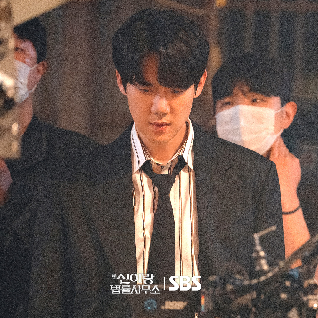 [잡담] 신이랑) 드디어 내일이면 만날 수 있는 신이랑👻♥️'신이랑 법률사무소' 비하인드 컷 공개📸 | 인스티즈