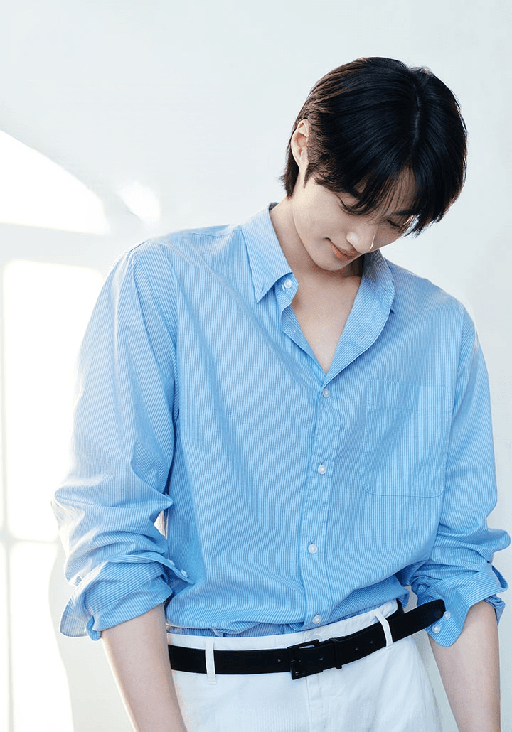 [잡담] 변우석) 셔츠 하나 입은 사진인데 왜 좋지? | 인스티즈