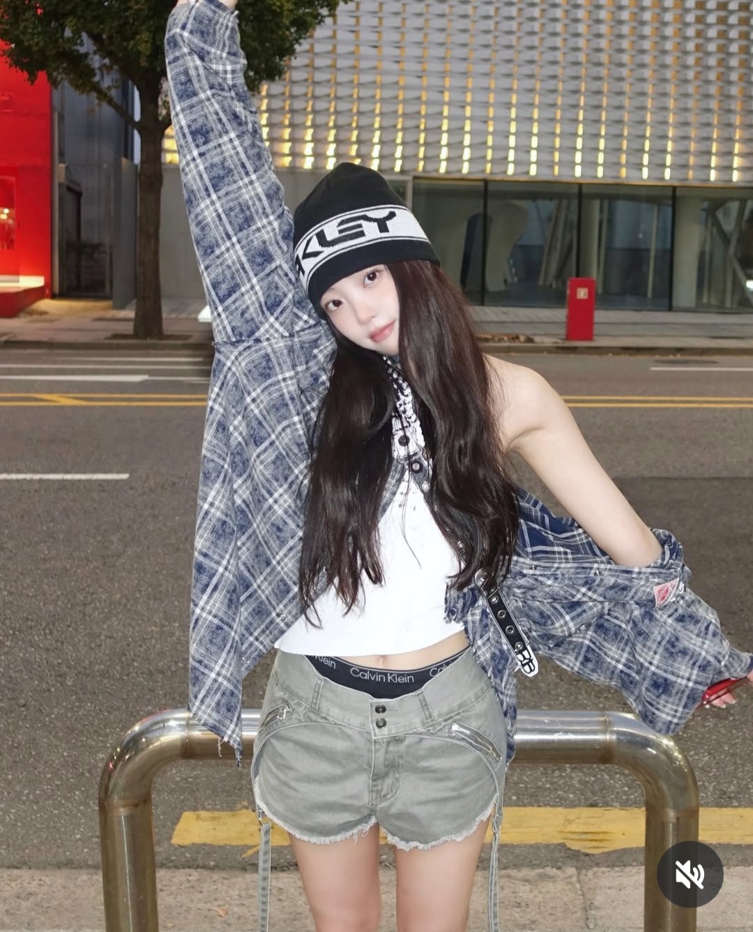 [잡담] 패션잘알들아 환연 민경님 셔츠 정보 좀 알려줘 | 인스티즈