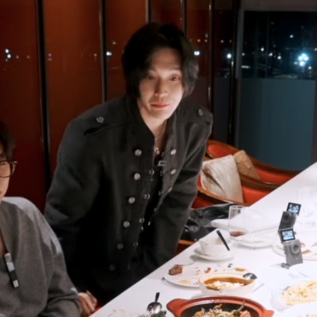 [잡담] 원빈이 맛있는걸 찾아 열심히 기웃기웃 | 인스티즈