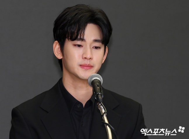 [정보/소식] 김수현, 화장품 A사와 '28억 소송' 장기화 조짐…입장차만 확인 [엑's 현장] | 인스티즈