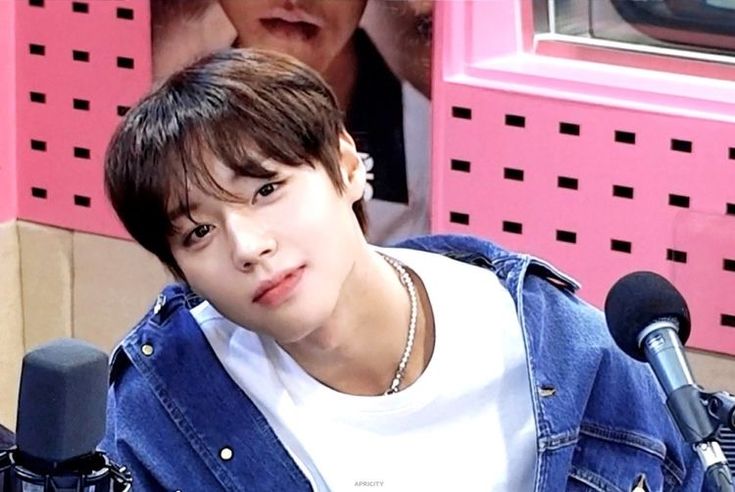 [잡담] 박지훈 이런 머리색 평생해줬으면 좋겟다 | 인스티즈