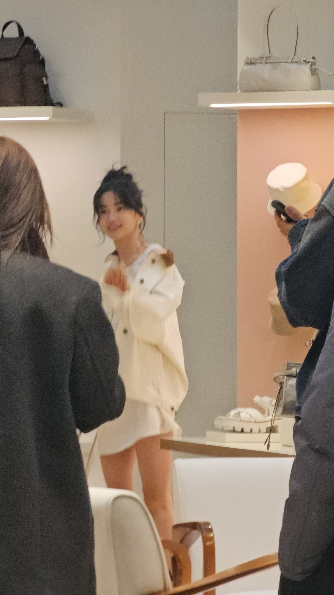 [잡담] 김태리) 어제자 프라다 화이트 썬 포토콜 참석한 김태리 폰카짤 | 인스티즈