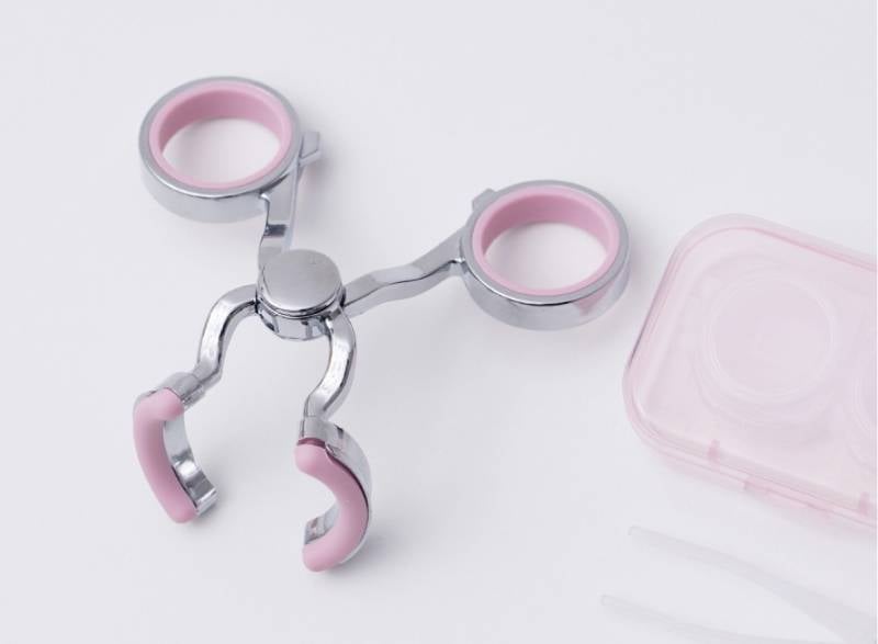 [잡담] 얘들아 렌즈 넣을 때 눈 벌려주는 도구 있잖아 이거 사는 거 어때? | 인스티즈