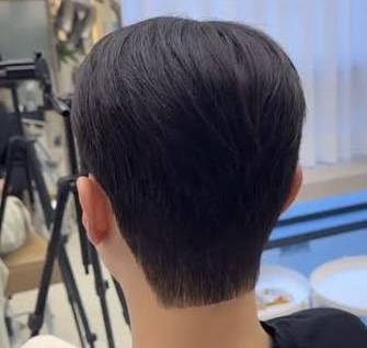 [잡담] 남자 뒷머리 스타일 어떤게 더 나아? | 인스티즈