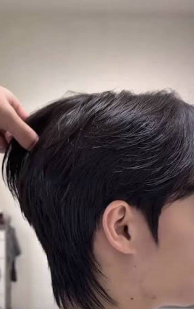 [잡담] 남자 뒷머리 스타일 어떤게 더 나아? | 인스티즈