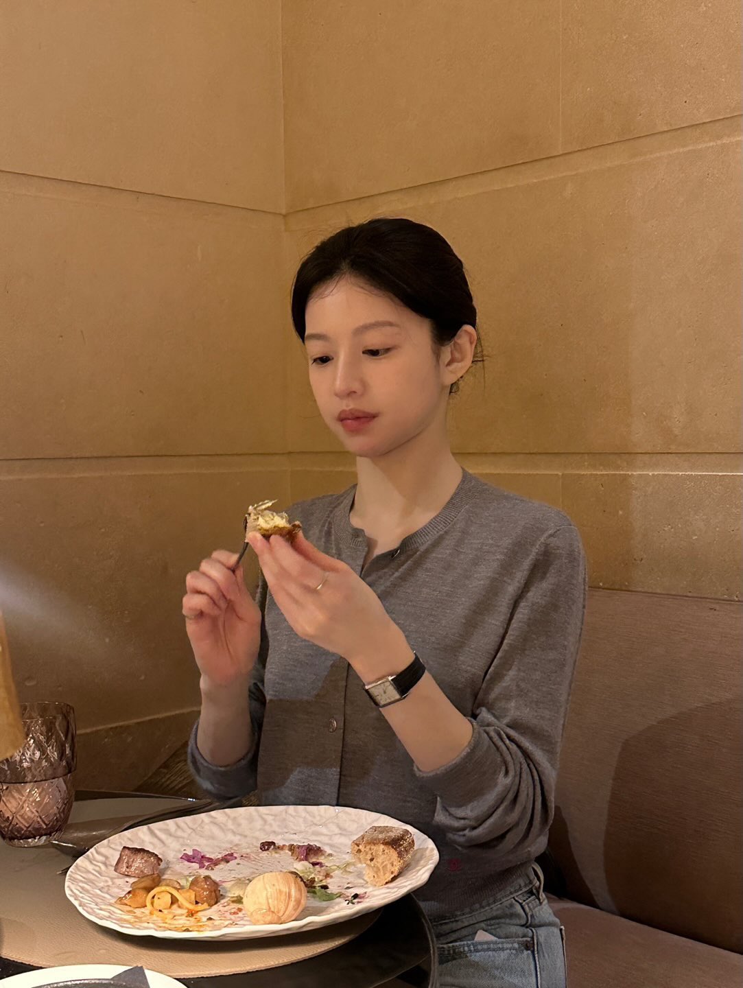 [잡담] 고윤정 인스타 올라왔는데 너무 예쁘다 | 인스티즈