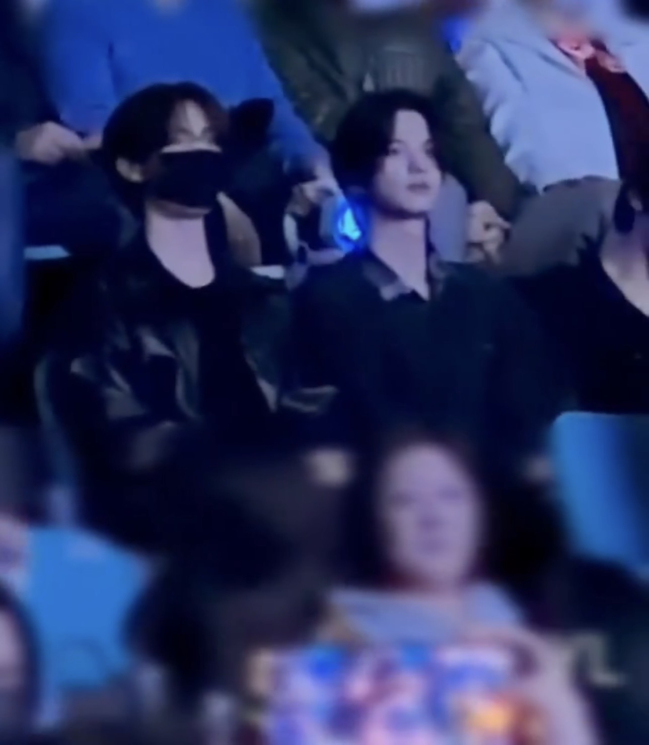 [잡담] 이런 애들이 아이돌 하는거구나 얼굴 개작고 목긴거봐 | 인스티즈