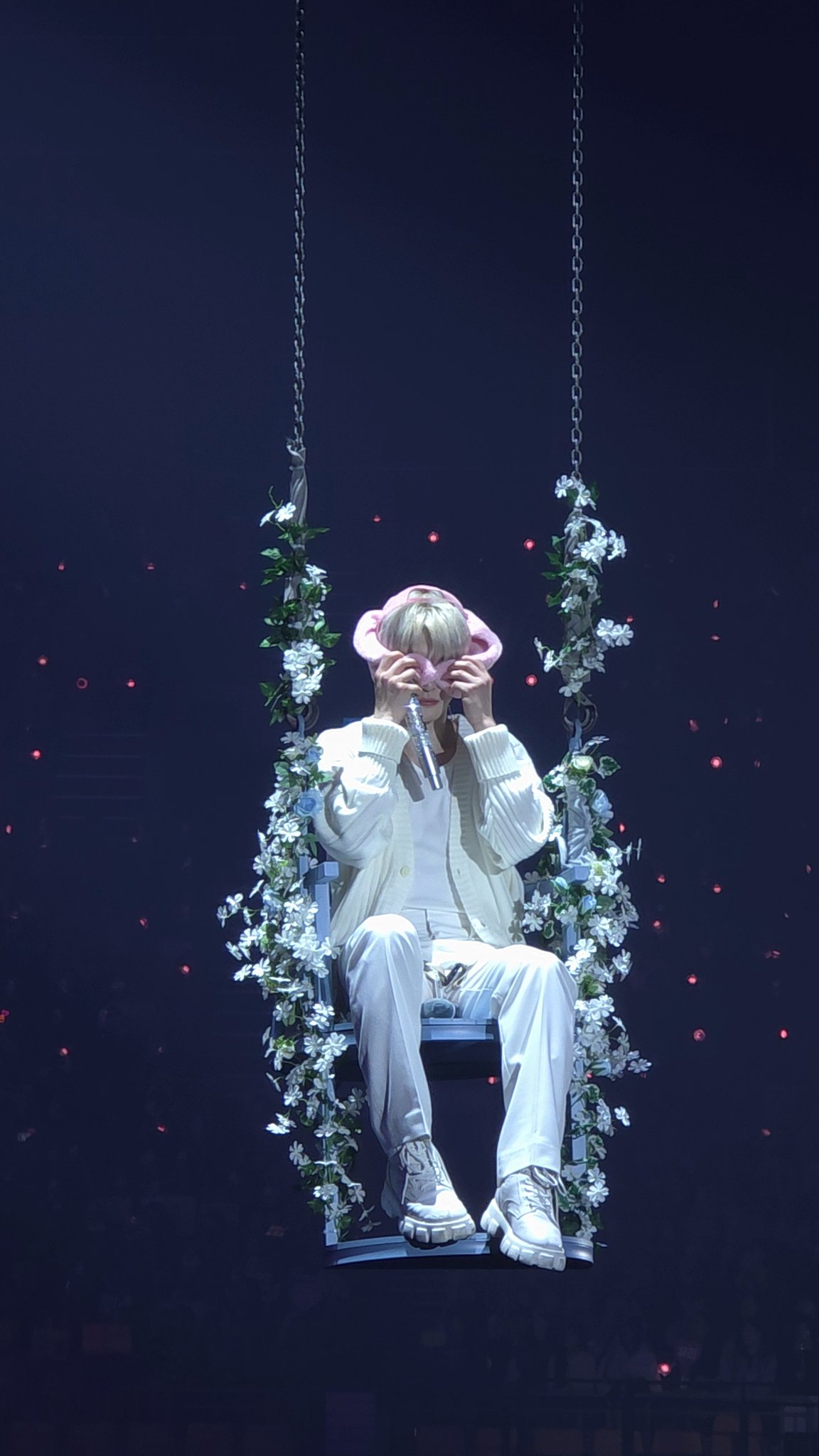 [잡담] 김지웅 우는데 미안하지만 너무 귀여움 | 인스티즈