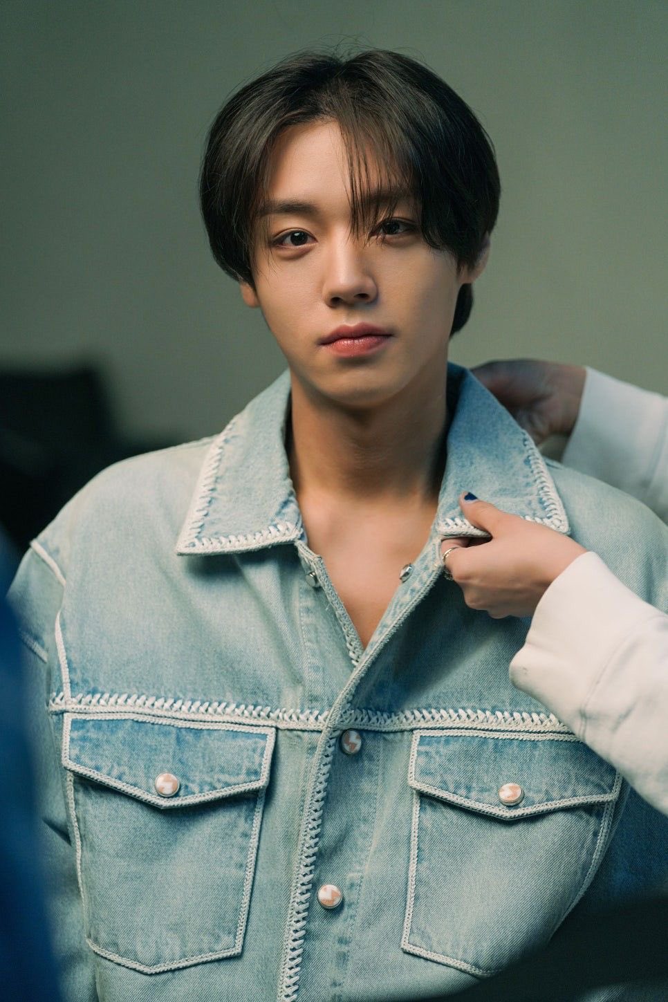 [잡담] 와 박지훈 이런 연청 진짜 잘 어울린다 대학생 같음 | 인스티즈