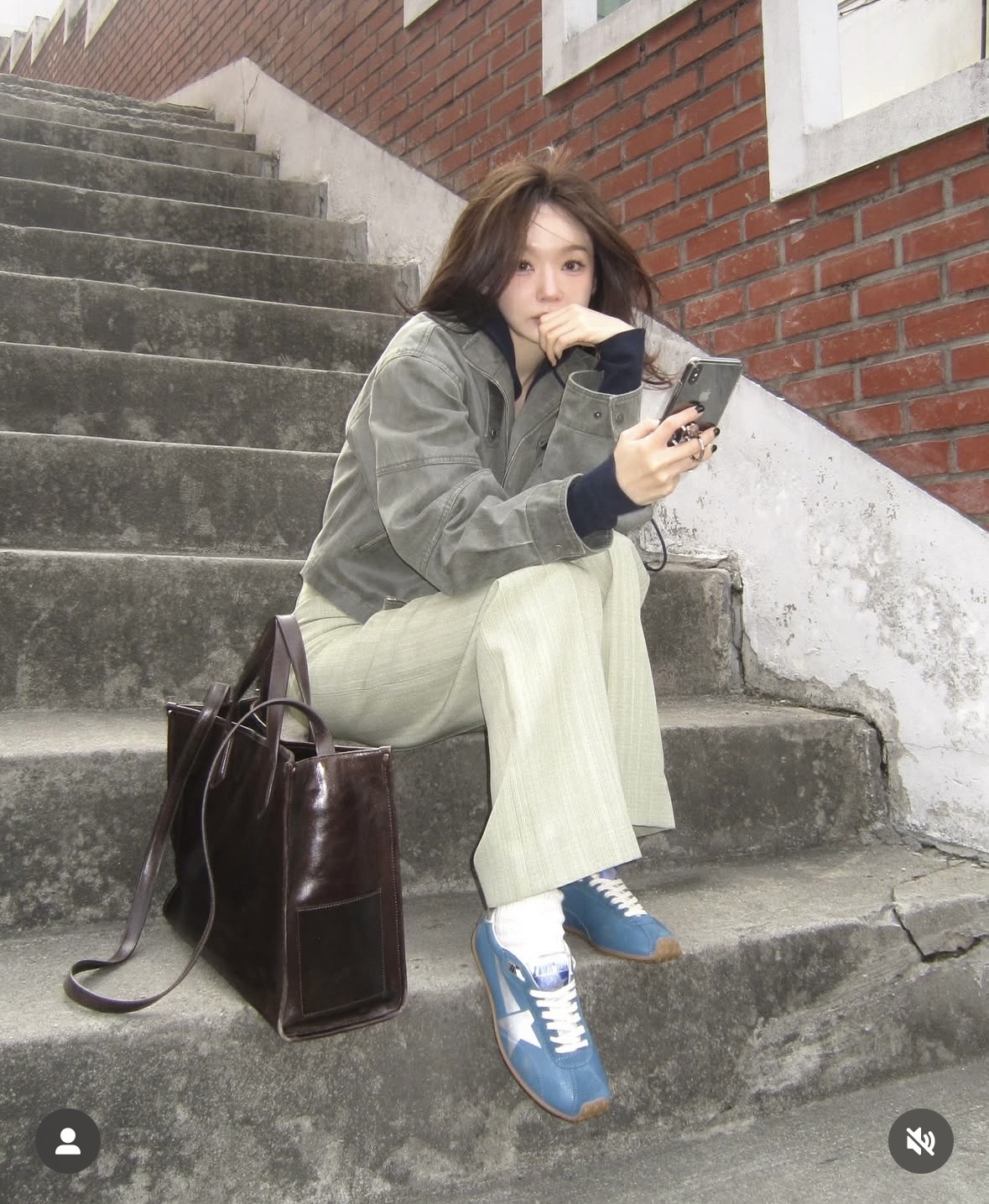 [잡담] 강민경 신발 뭔지 아는사람 | 인스티즈