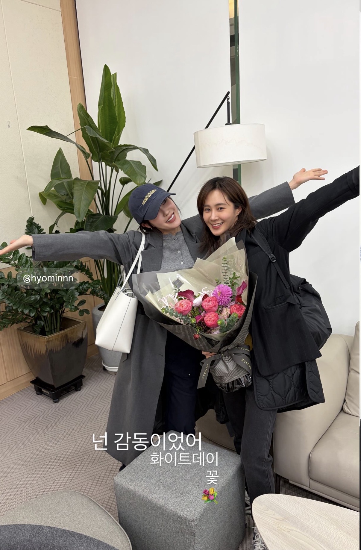 [잡담] 효민이랑 유리는 여전히 친하구나 | 인스티즈