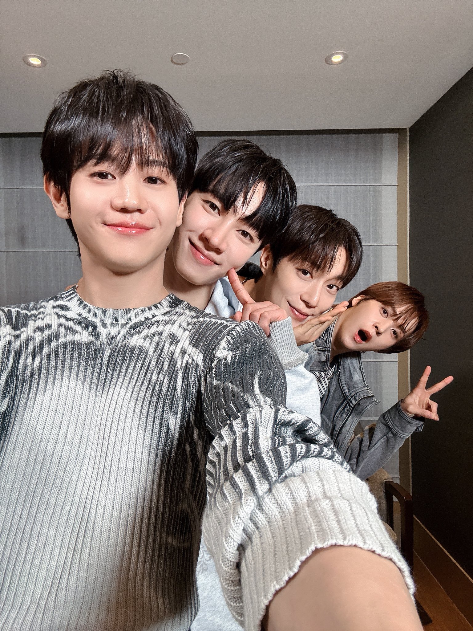 [잡담] 아 오늘자 하이라이트 단체사진 겁나귀엽다 | 인스티즈