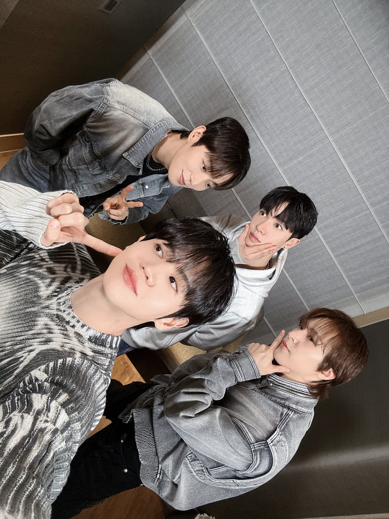 [잡담] 아 오늘자 하이라이트 단체사진 겁나귀엽다 | 인스티즈