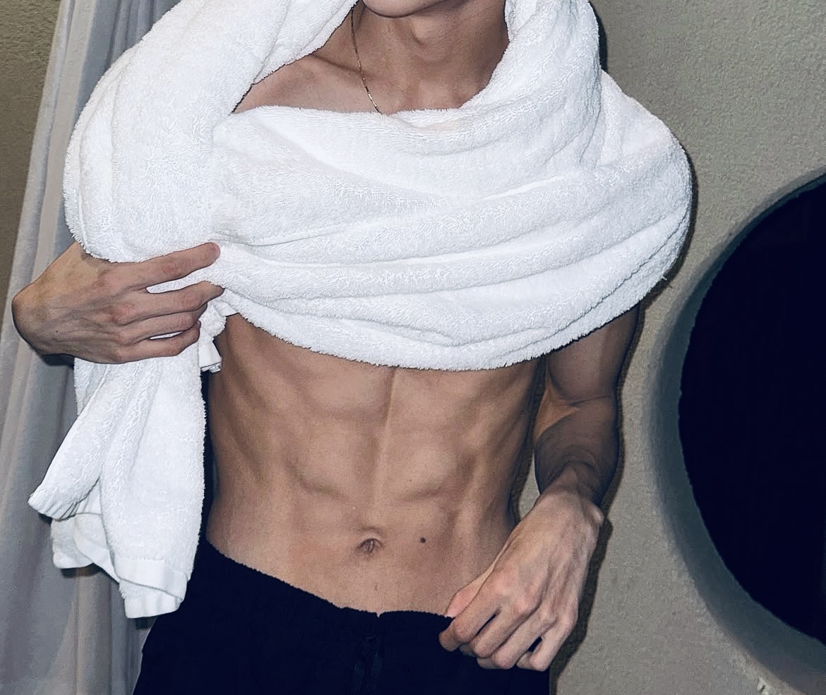 [잡담] 이사진 원빈 복근이야????????? | 인스티즈