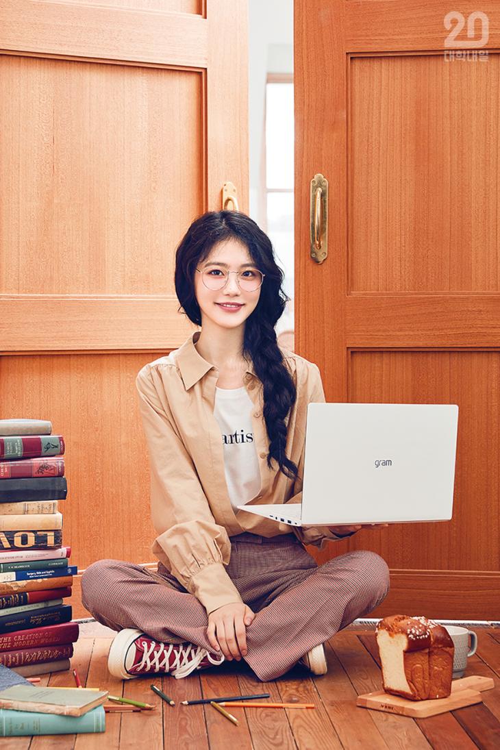 [잡담] 이게 시술 1도 안 한 20살의 사진이라면 믿어짐? | 인스티즈
