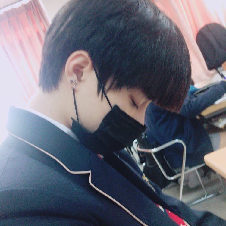 [잡담] 내 얼굴을 봐라 중학교 때 인기 안 많을 수가 있나 를 당당히 말하는 | 인스티즈