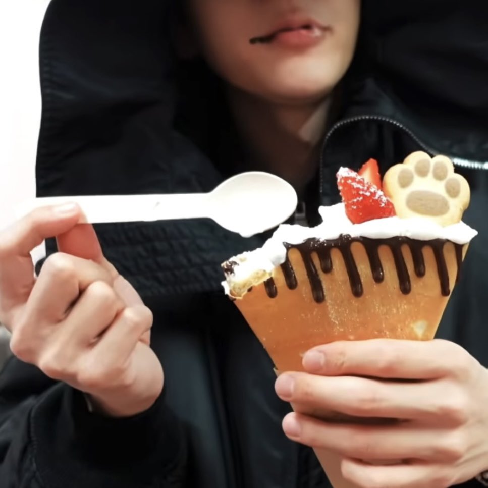 [잡담] 쇼타로 부리에 뭐 묻히고 먹는거 귀여워죽음 | 인스티즈