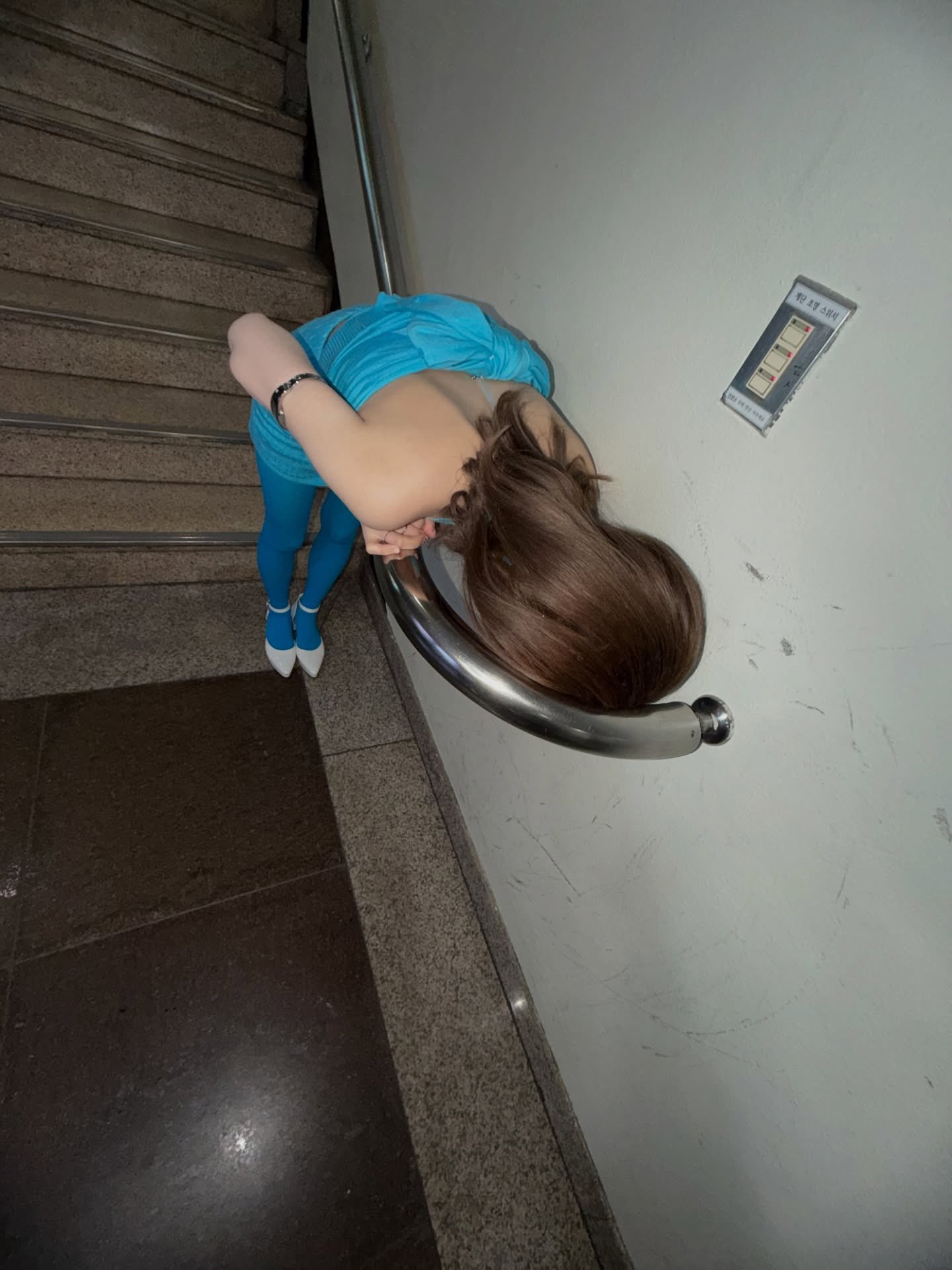 [잡담] 예나 뮤뱅 계단샷 떴는데 유행할거 같다 ㅋㅋㅋㅋ | 인스티즈