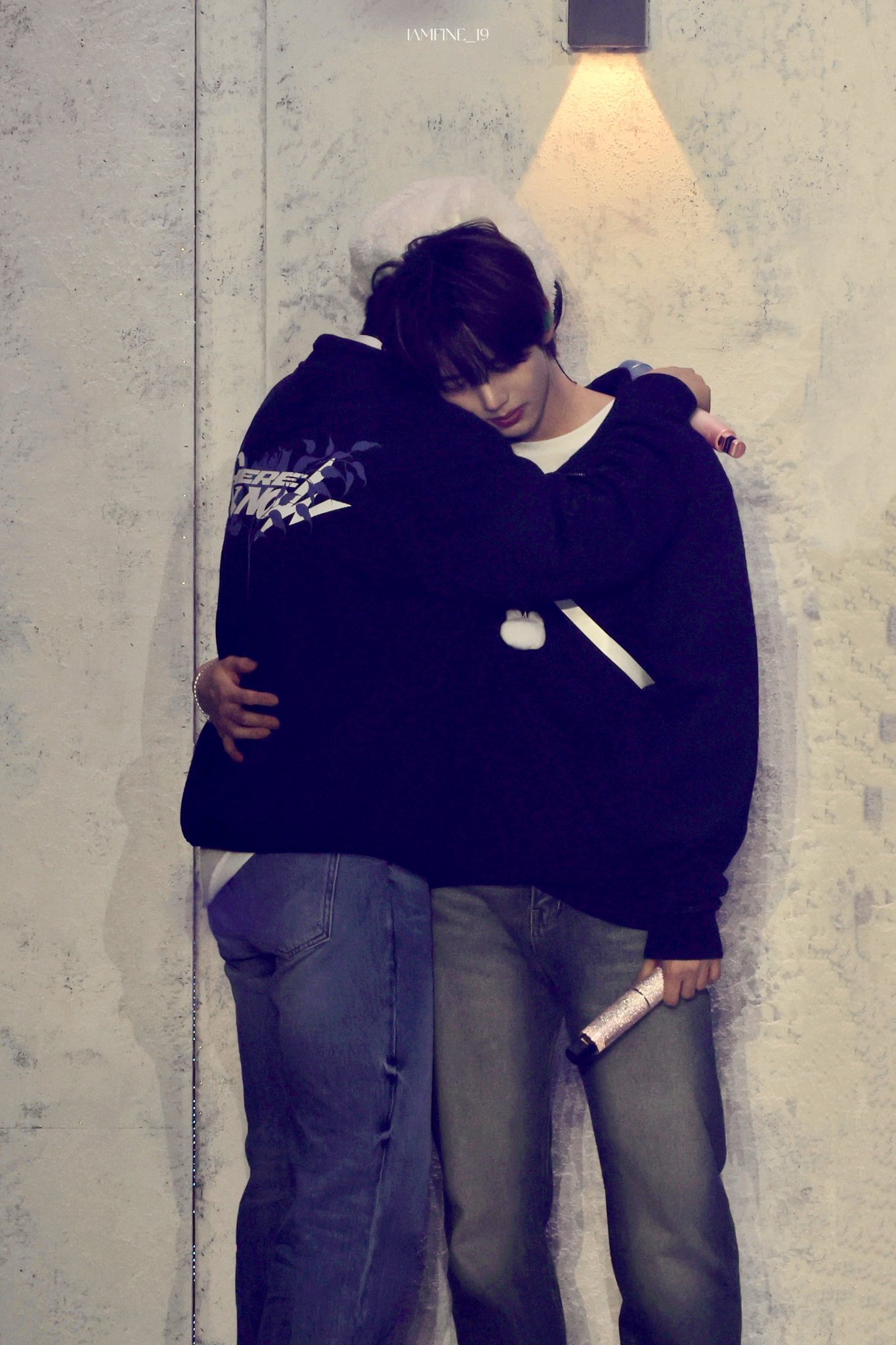 [잡담] 장하오 한유진 멤들 퇴장할때 안고 우는거 | 인스티즈