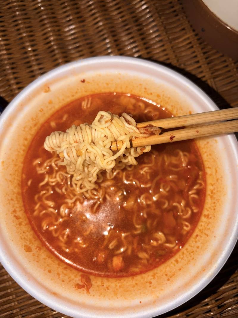 [잡담] 라면 몰래먹는중 | 인스티즈