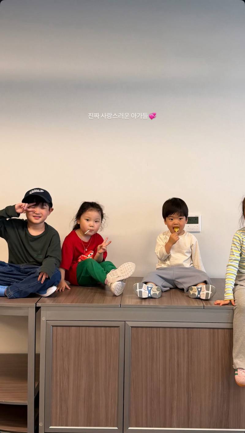 [잡담] 맨왼쪽아기도 선수 아기야?? | 인스티즈
