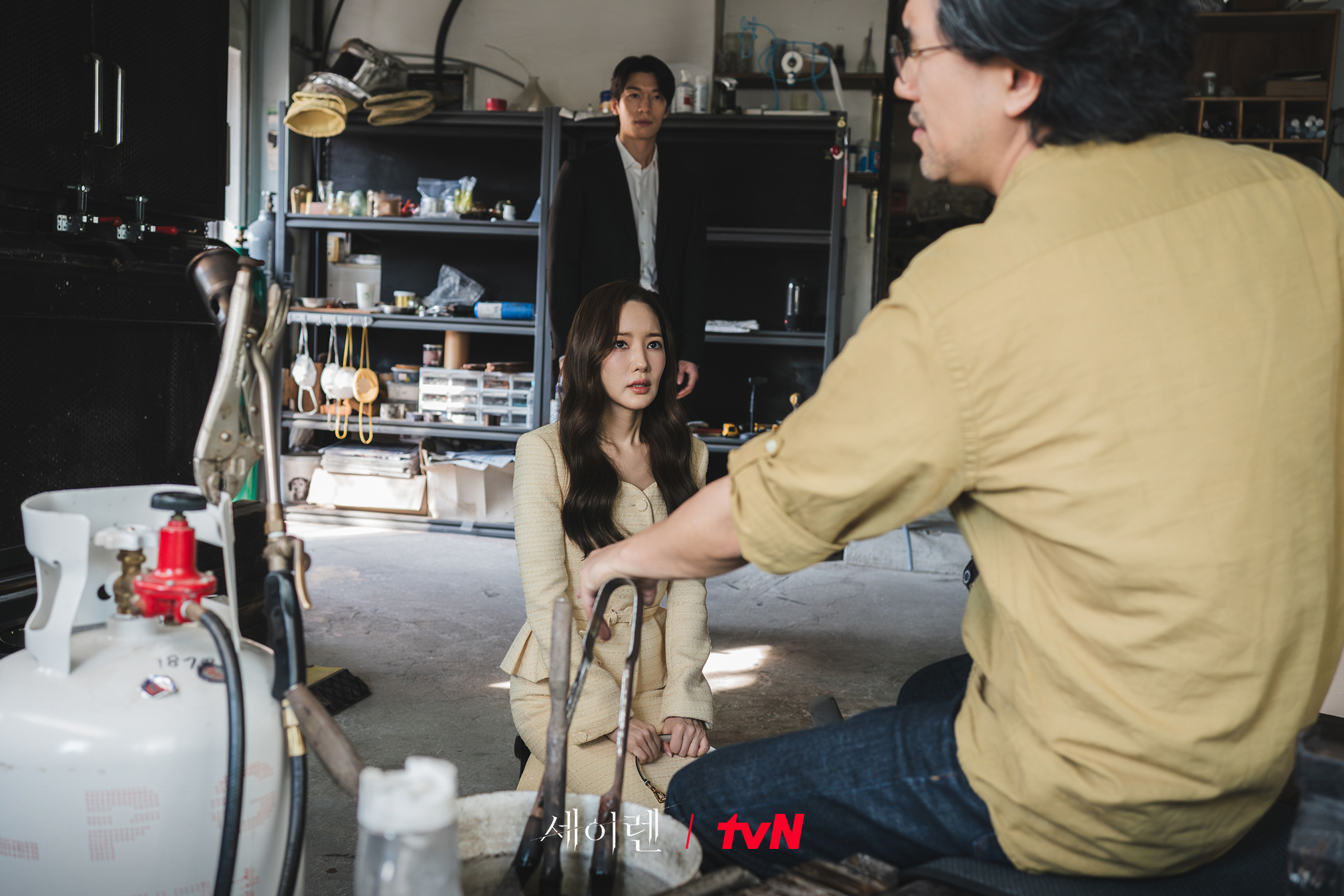 [잡담] 세이렌) 로얄옥션 내 작품 파손 사고 발생🚨사태 수습 중 뜻밖의 협력과 느껴지는 묘한 분위기..💗 | 인스티즈