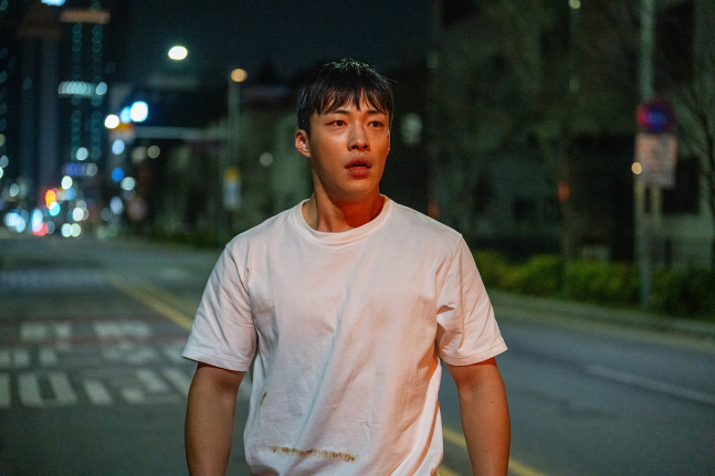 [정보/소식] 사냥개들2) 우도환X이상이 '건우진 패밀리'부터 정지훈까지…'사냥개들2' 강렬 보도스틸 공개 | 인스티즈