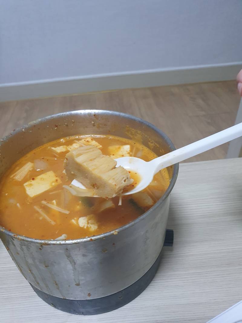 [잡담] 애들아 이거 팽이버섯 안익은거지? | 인스티즈