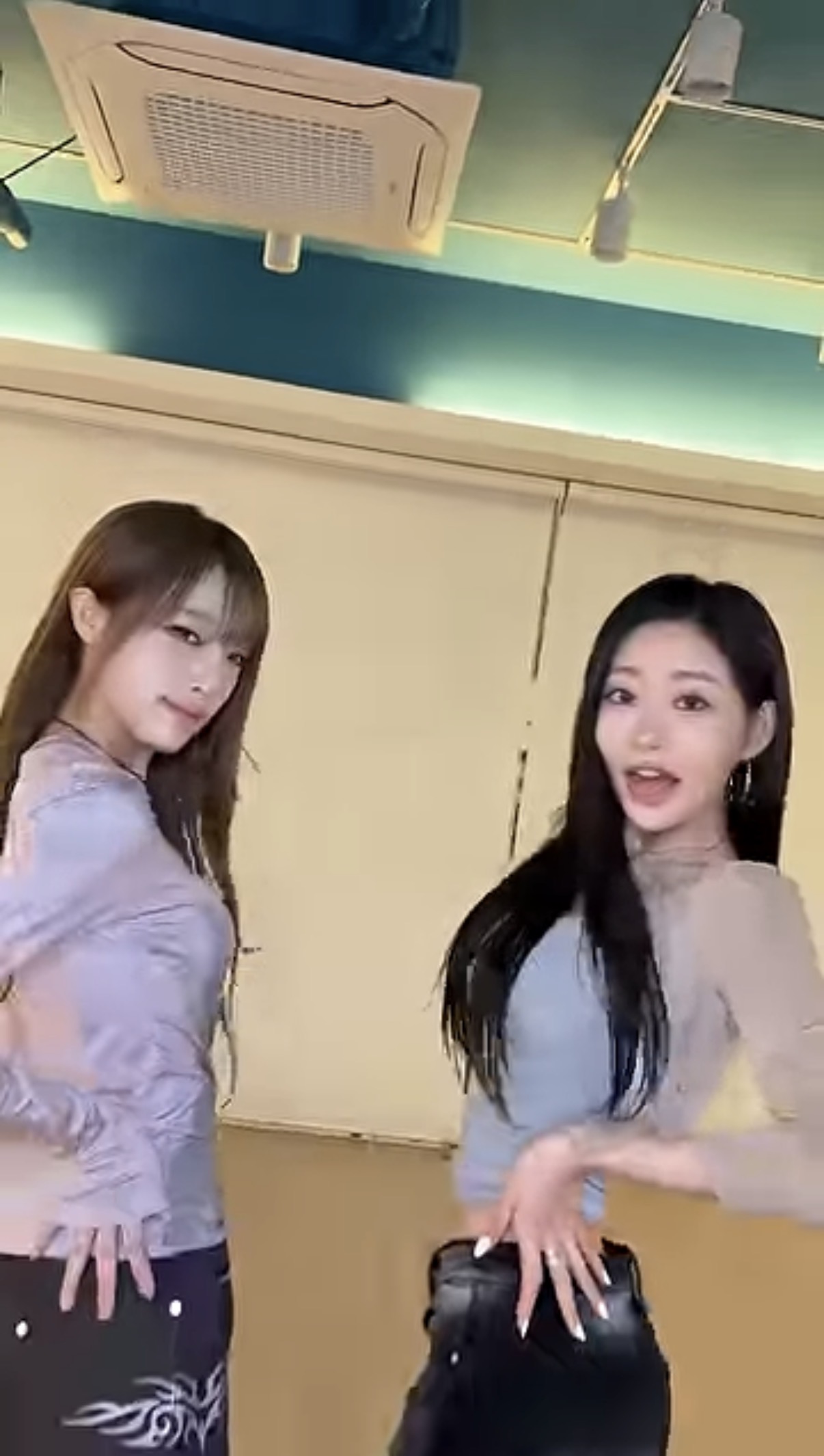 [잡담] 쥴리 볼때마다 허리가 진짜 말 안되는 거 같음(p) | 인스티즈