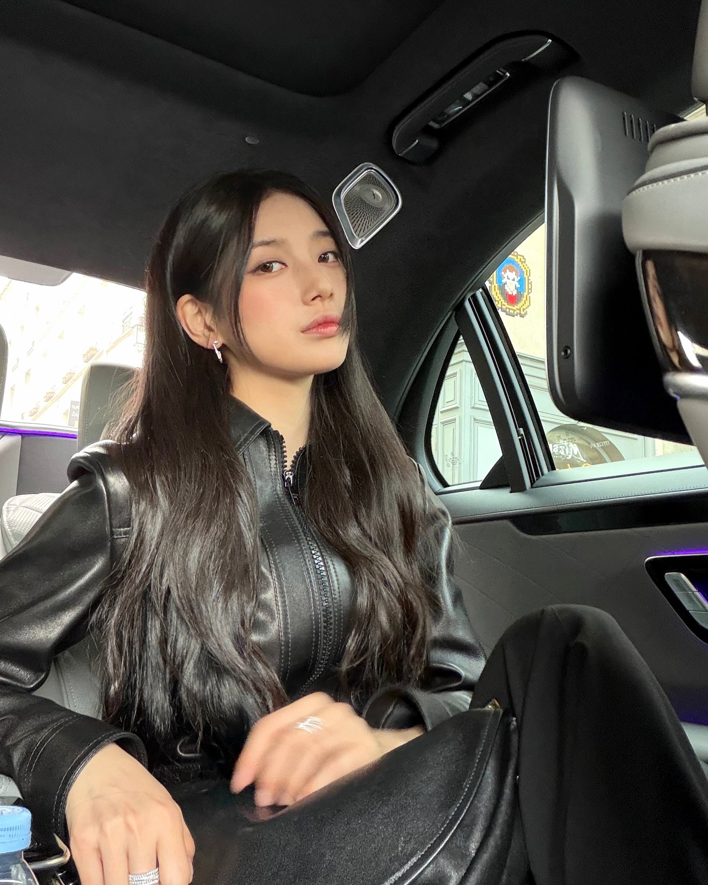 [잡담] 수지 셀린느 사진 새로 뜬 거 봐 | 인스티즈