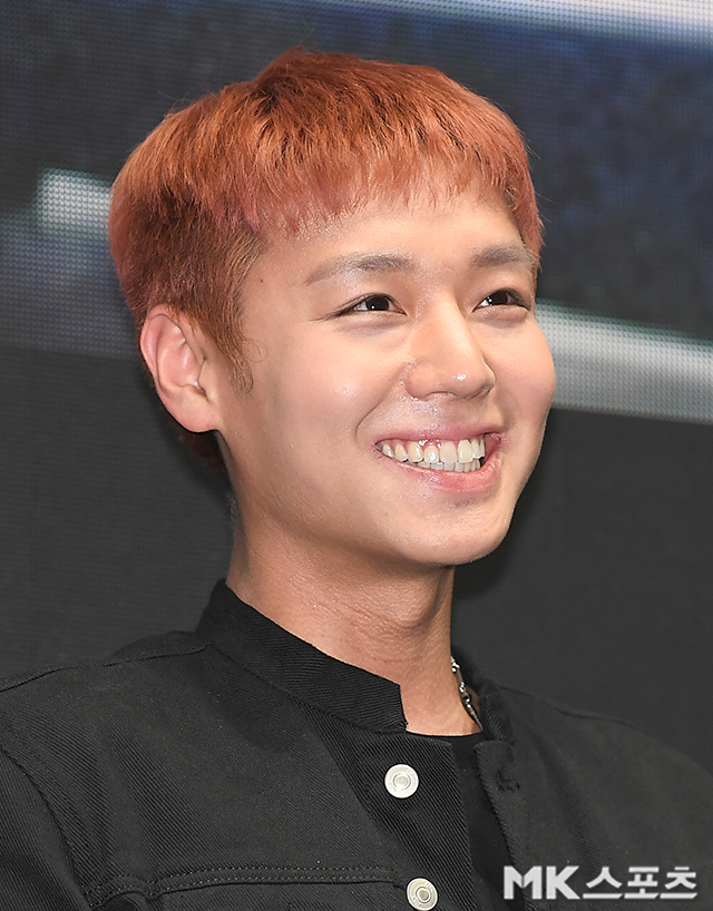 [잡담] 아니 오늘 박지훈 겁나 행복해보이네 | 인스티즈