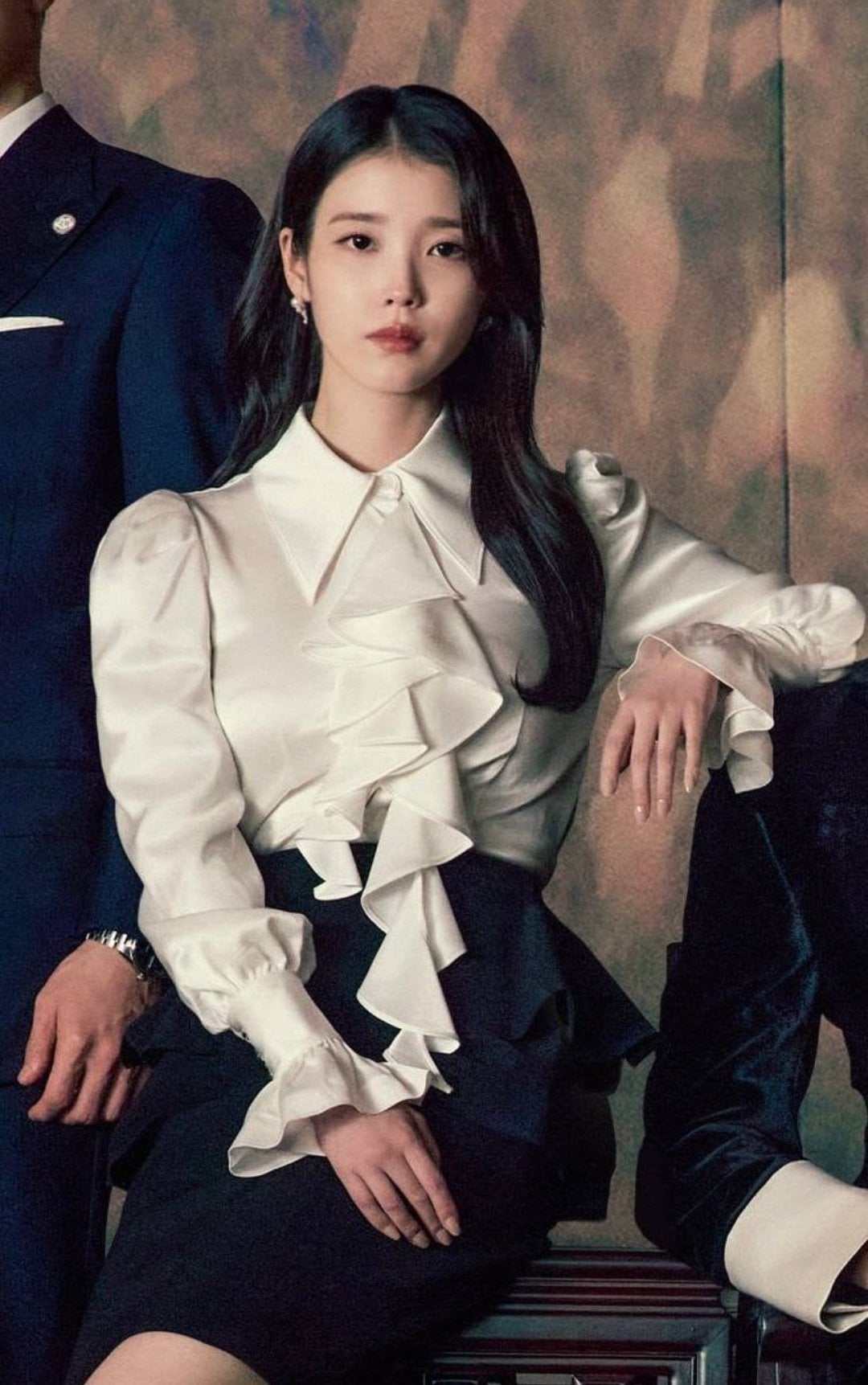 [잡담] 아이유 차기작 당장 찍어야 할 것 같은데... | 인스티즈