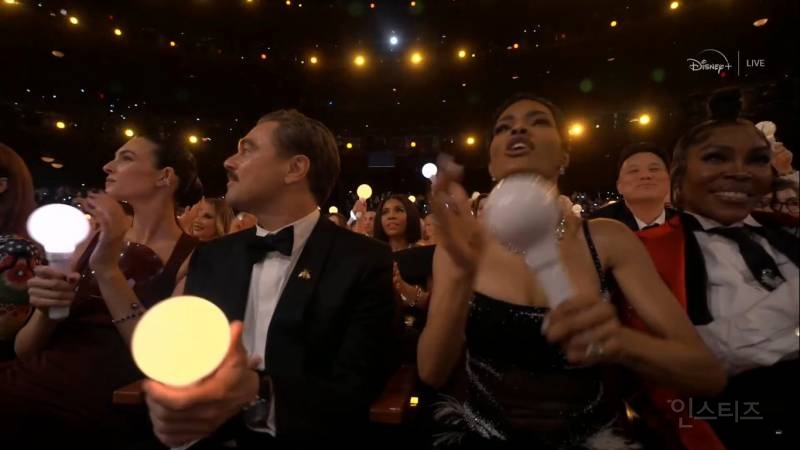 오스카에서 화제된 케이팝 응원봉 유행의 시초.JPG | 인스티즈