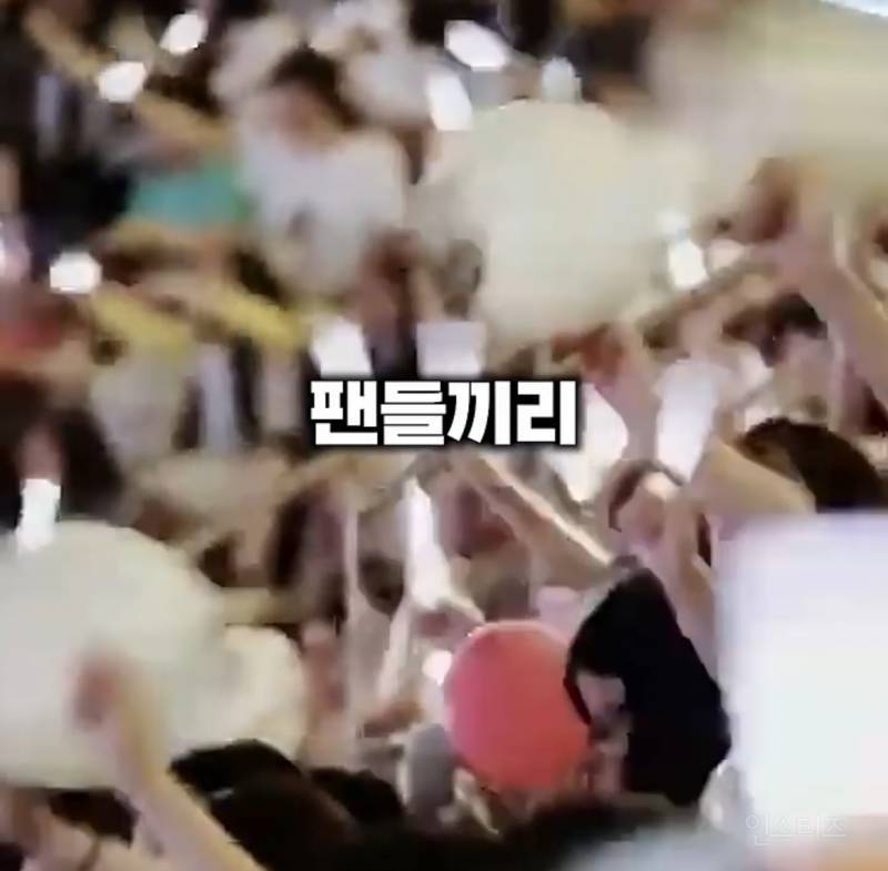 오스카에서 화제된 케이팝 응원봉 유행의 시초.JPG | 인스티즈