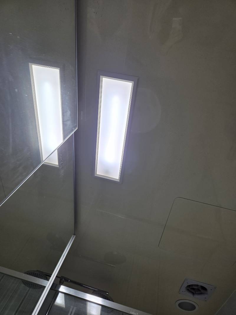 [잡담] 자취방 화장실 불 나갔는데 뚜껑이 안 열려 | 인스티즈