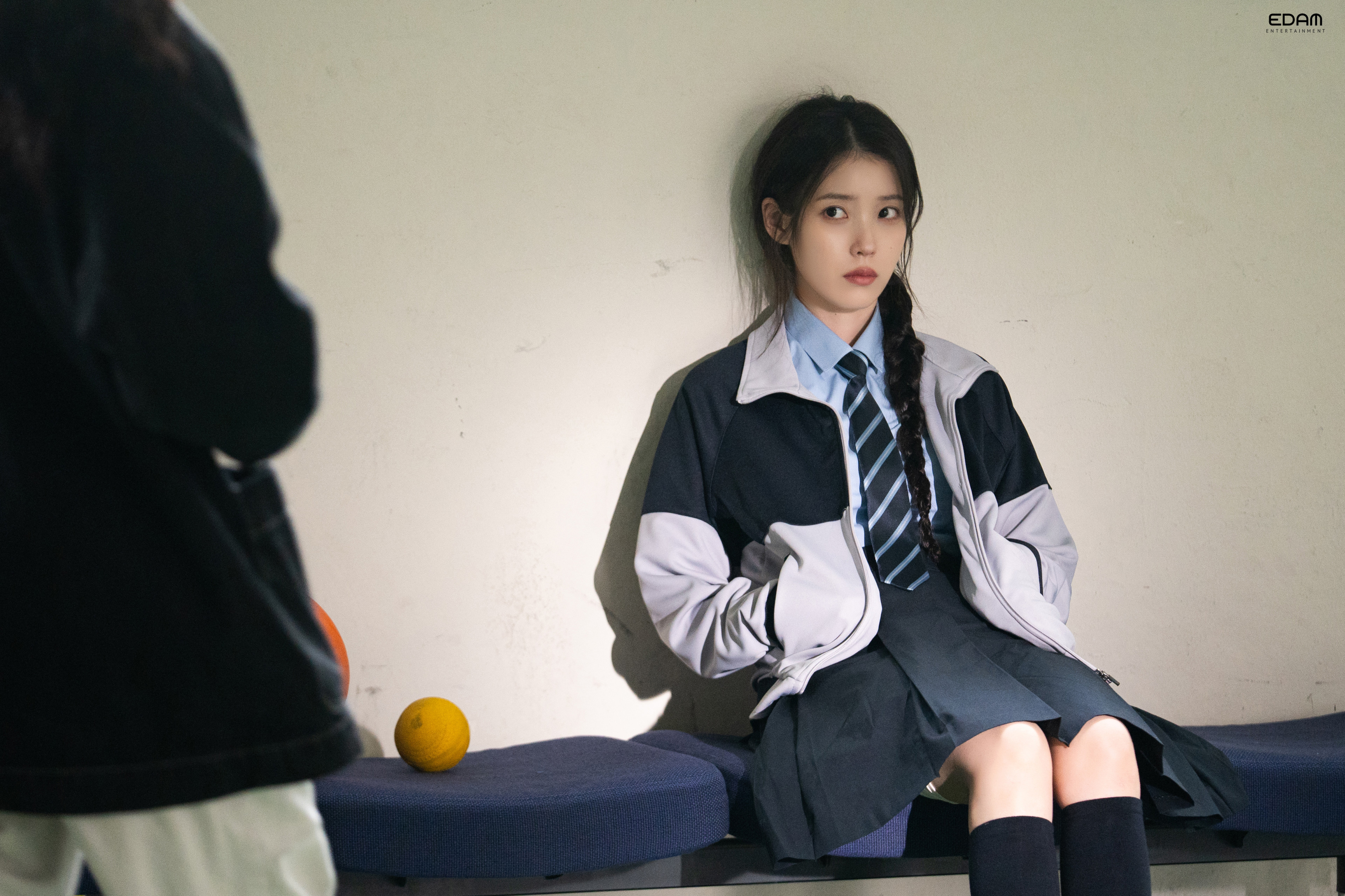 [잡담] 아이유 교복하면 작년 미인 때가 | 인스티즈