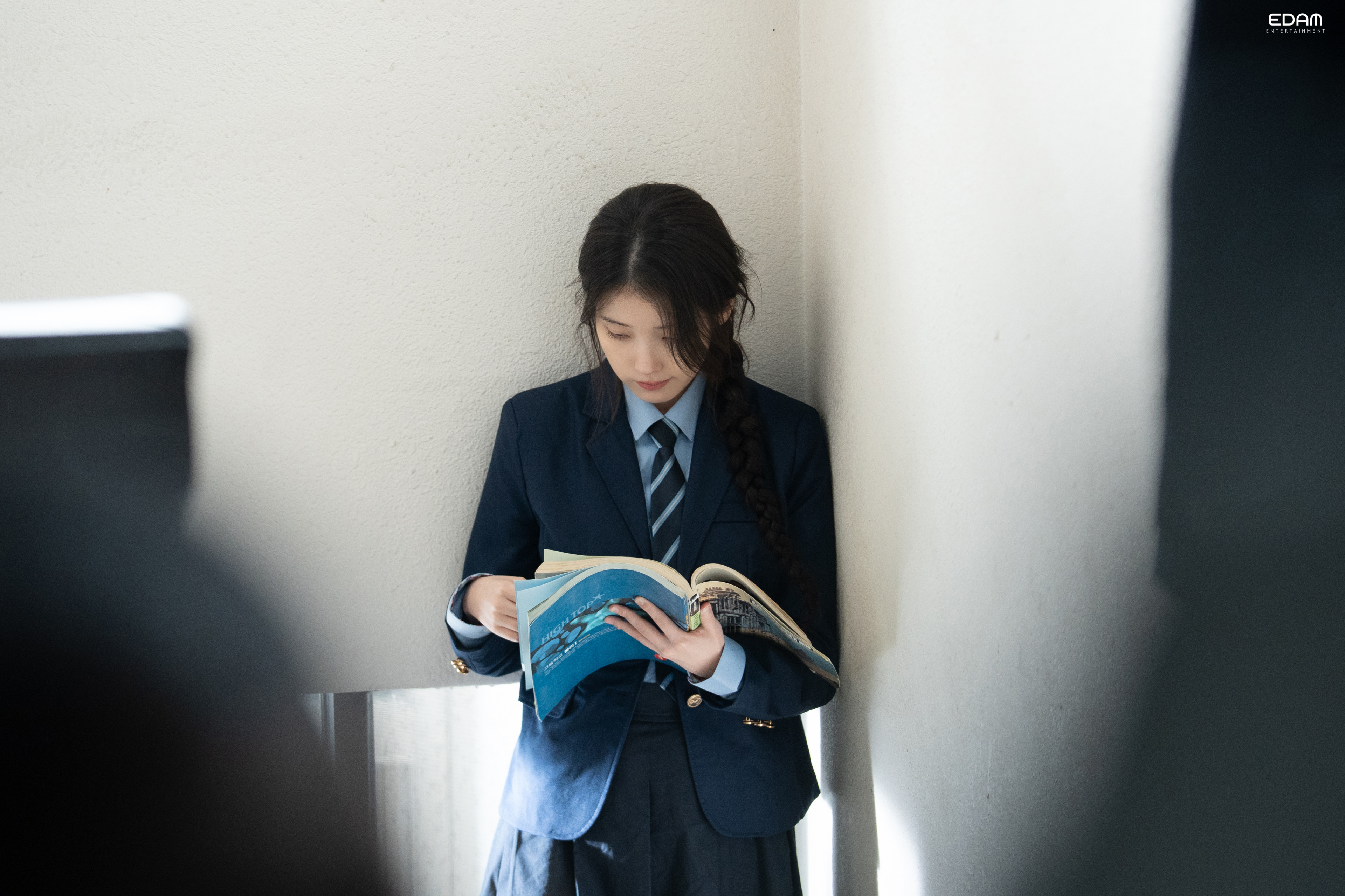 [잡담] 아이유 교복하면 작년 미인 때가 | 인스티즈