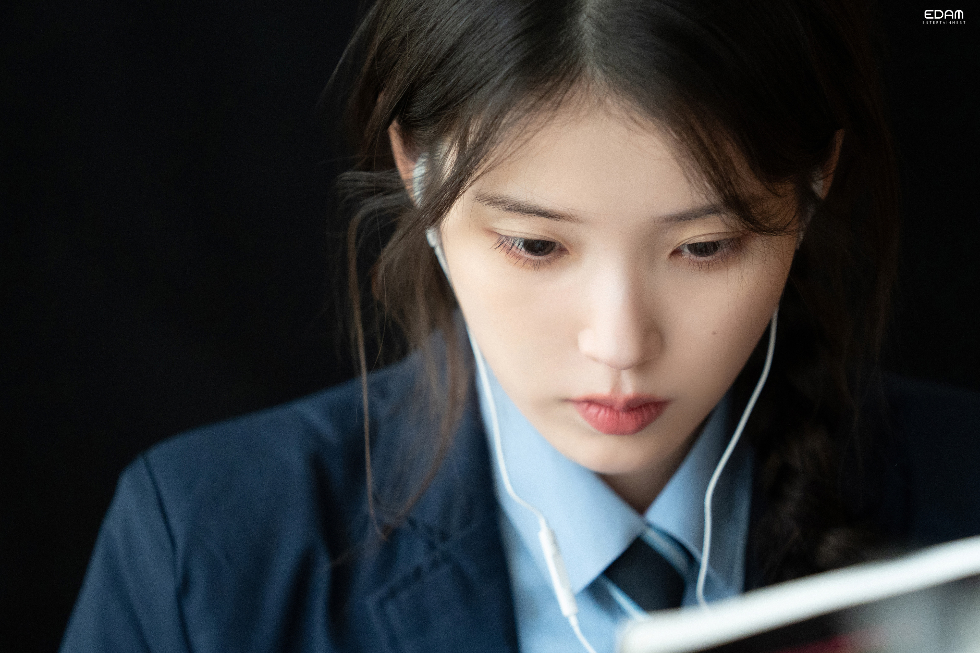 [잡담] 아이유 교복하면 작년 미인 때가 | 인스티즈