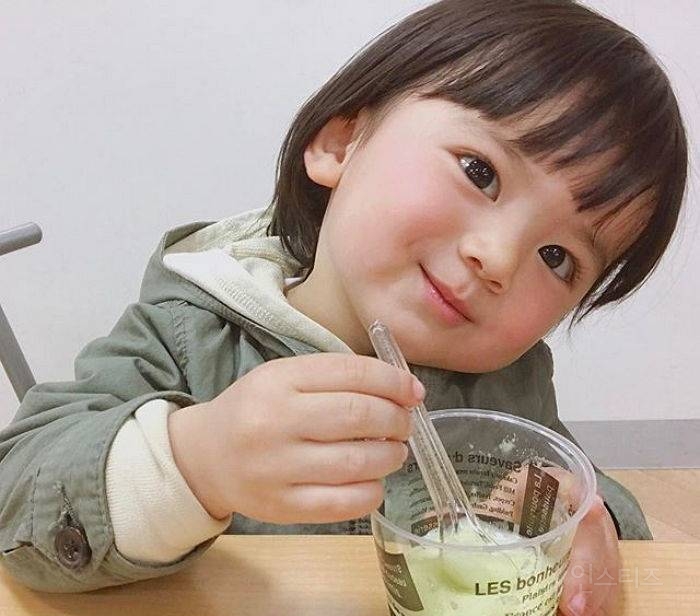 너무 예뻐서 화제를 모았던 일본 아기.jpg | 인스티즈