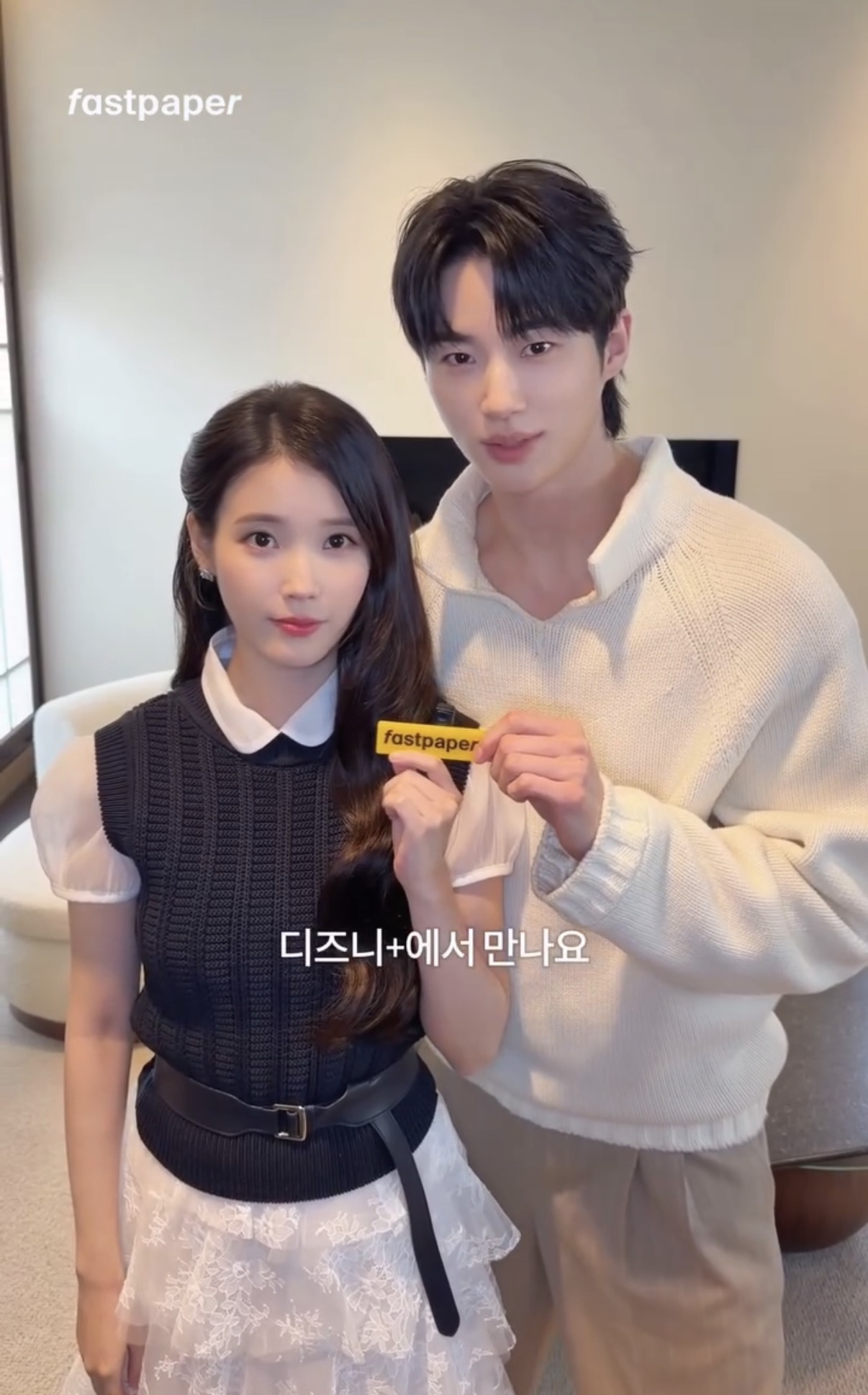 [잡담] 대군부인) 변우석 매너다리하고 뒤에 서있는데도 | 인스티즈