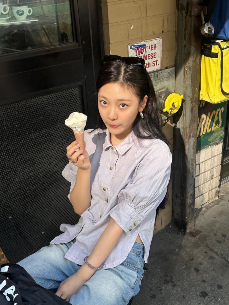 [잡담] 닝닝 이 셔츠랑 비슷한 옷 있으까.. | 인스티즈