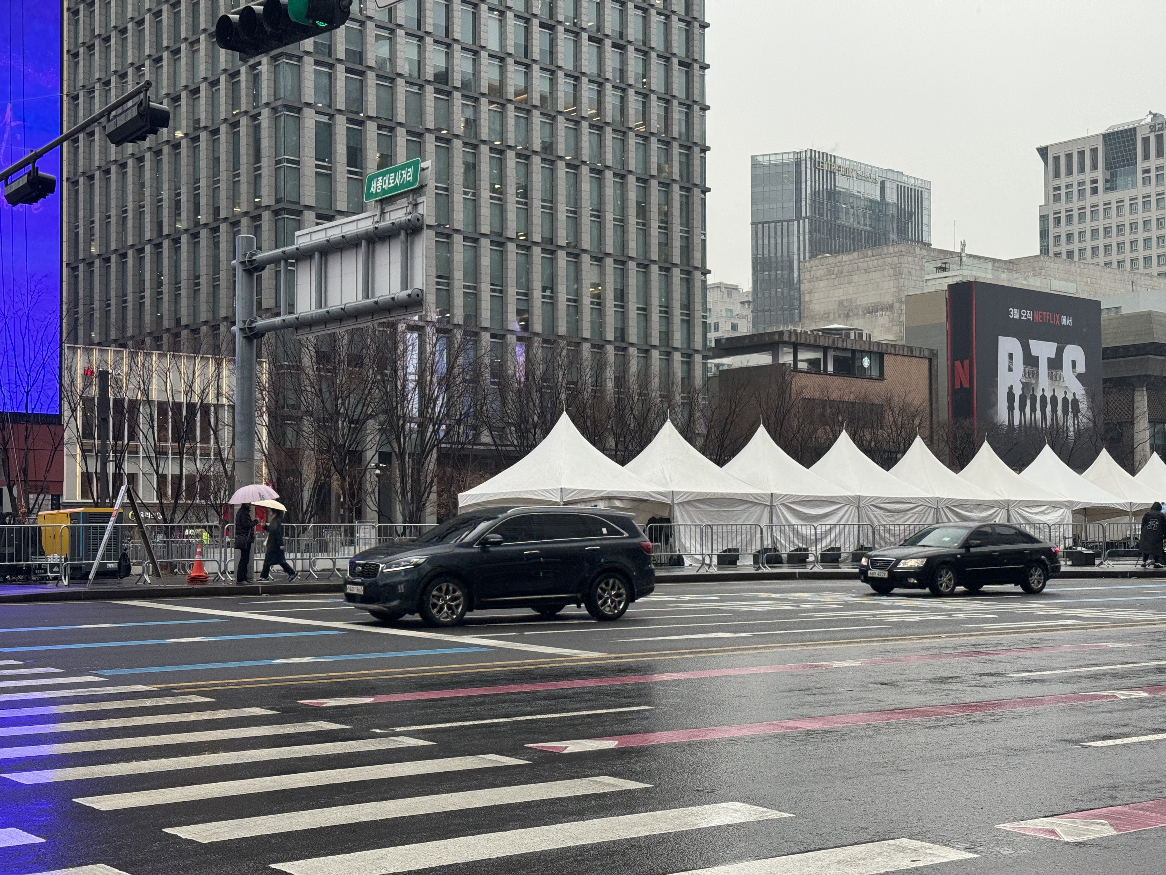 [잡담] 오늘 아침 광화문역 부근 | 인스티즈