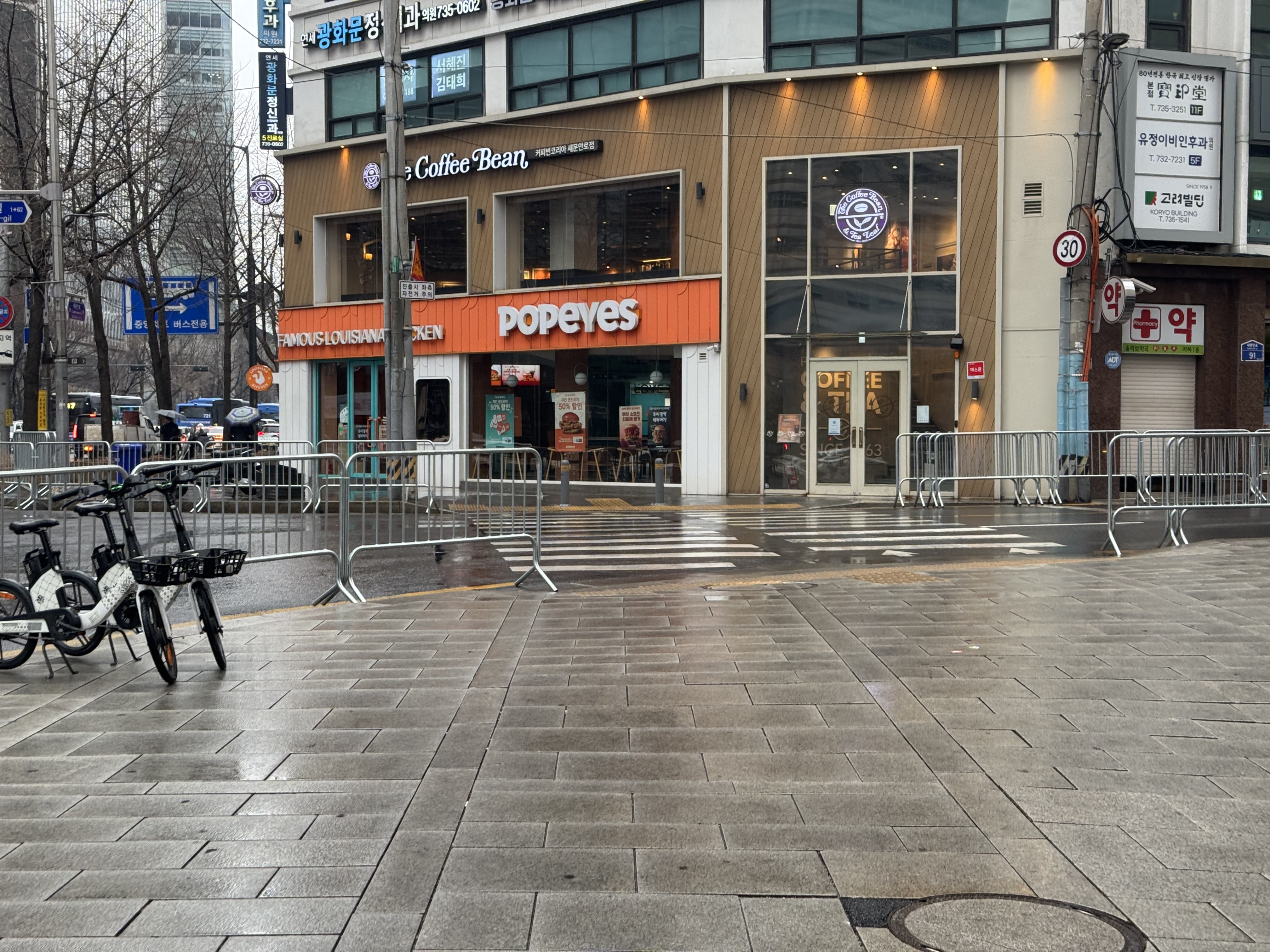 [잡담] 오늘 아침 광화문역 부근 | 인스티즈